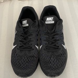 Nike Zoom Winflo 5 running shoes